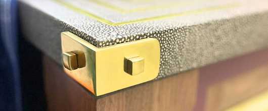 Apex Corner Strap #01HC1008-1 in Polished Brass